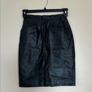 VINTAGE Jacqueline Ferrar 6 Black 100% Leather Pencil Skirt High Rise
